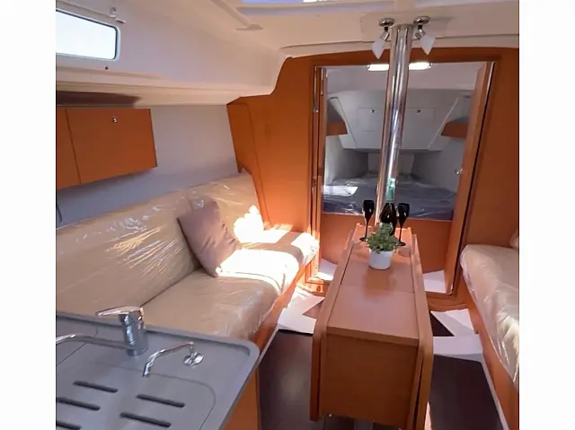 Dufour 32 - [Internal image]