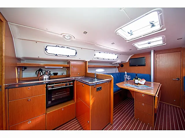 Bavaria 35 C - [Internal image]