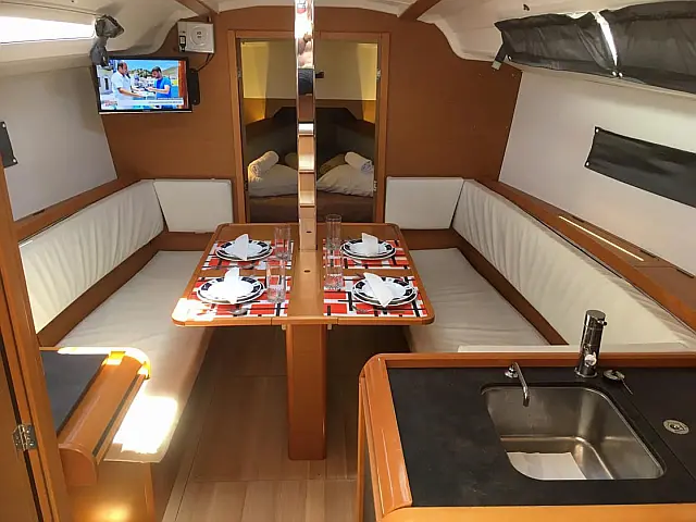 Sun Odyssey 349 - [Internal image]