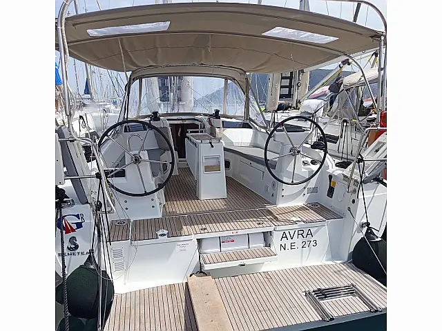 Oceanis 37.1 - [External image]