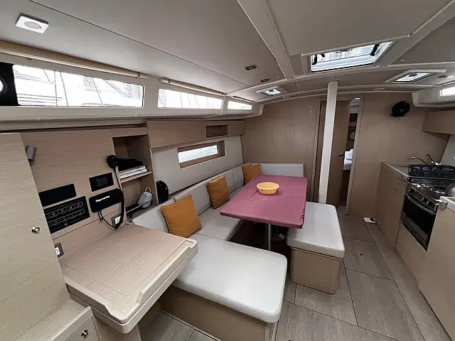 Oceanis 37.1 - [Internal image]