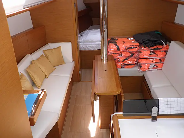 Sun odyssey 379 performance - [Internal image]