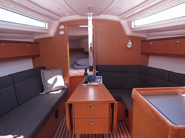Bavaria Cruiser 33 - [Internal image]